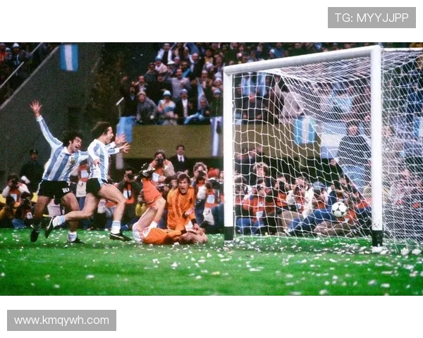 熬夜追逐世界杯激情,那些为足球狂热不眠的夜晚 熬夜追逐世界杯激情,那些为足球狂热不眠的夜晚